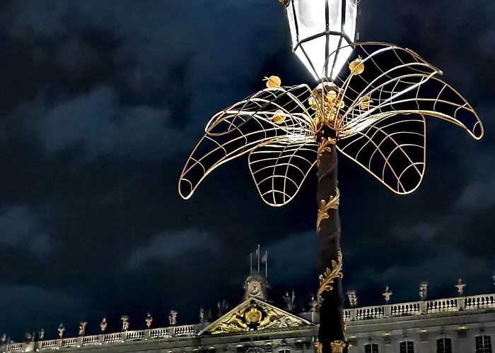 Proche Centre, A Quelques Pas Des Thermes Et Du Campus Artem, Calme Avec Parking Gratuit